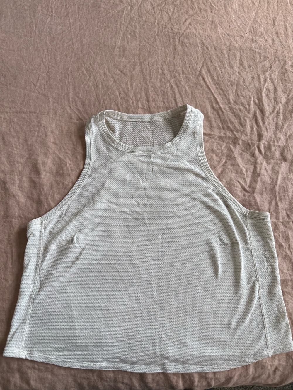 Lululemon cream mesh tank top size 8/10 🤍